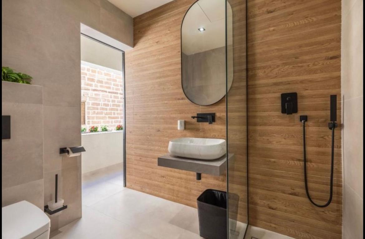 New - Designer Finished 1 Bedroom Apartment A 5 Minutes Ferry Away From Valletta Mosta Kültér fotó