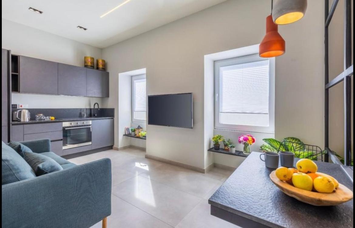 New - Designer Finished 1 Bedroom Apartment A 5 Minutes Ferry Away From Valletta Mosta Kültér fotó