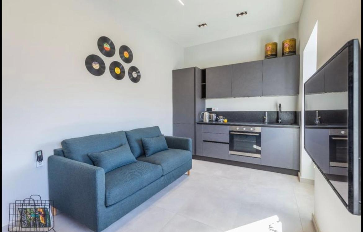 New - Designer Finished 1 Bedroom Apartment A 5 Minutes Ferry Away From Valletta Mosta Kültér fotó